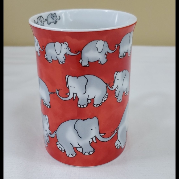 Red coffee mug with elephants - Picture 3 of 4